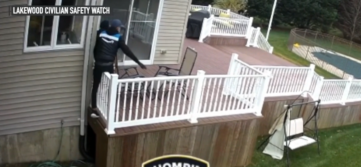 2 Burglars, 1 Dressed as Amazon Delivery Driver, Break Into TR Home ...